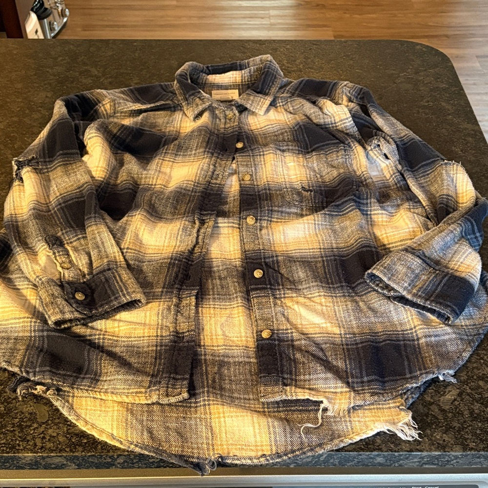 American Eagle Outfitters Blue and Cream Button-Down Flannel Shirt